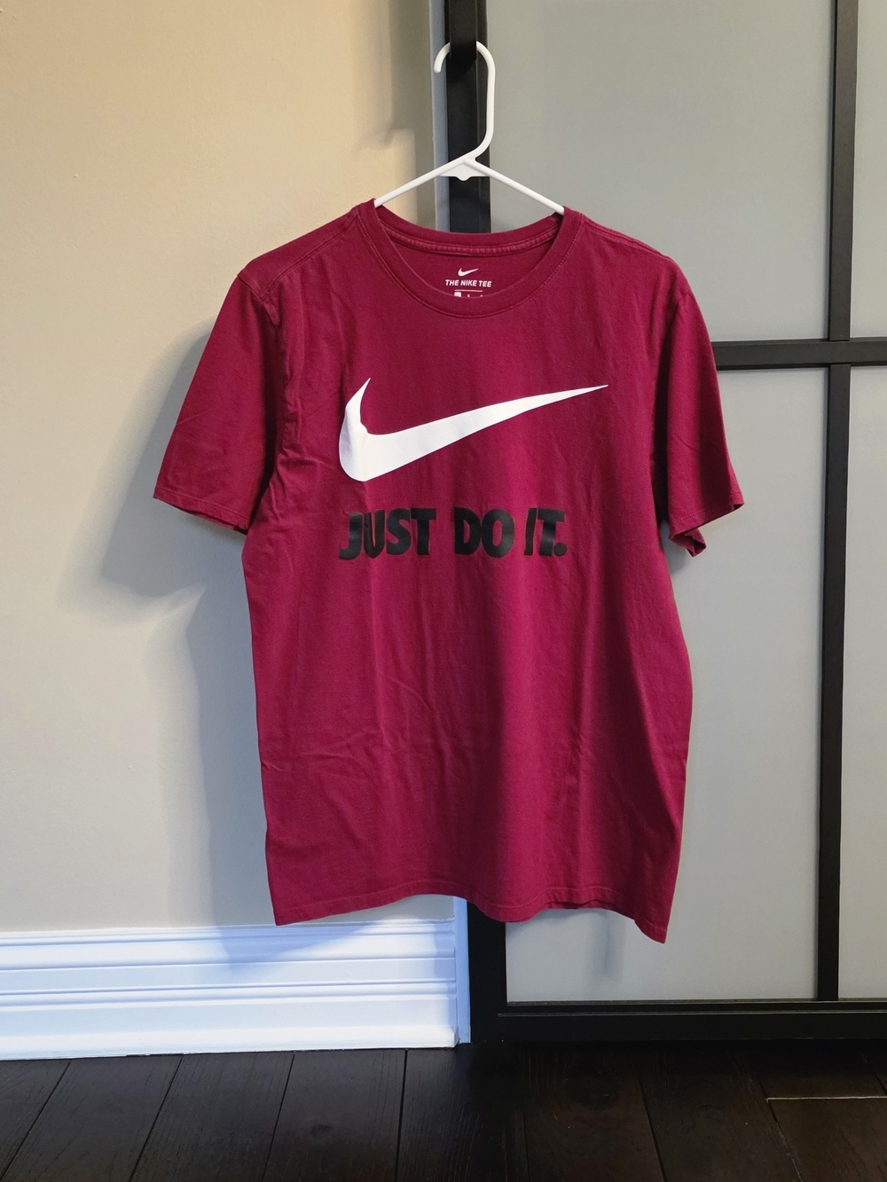 Nike Men’s Burgundy Short-Sleeve Swoosh Tee